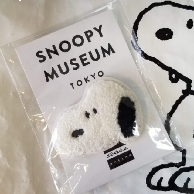 SNOOPY(スヌーピー)の新品　未開封スヌーピーミュージアム　さがら織りバッチ エンタメ/ホビーのおもちゃ/ぬいぐるみ(キャラクターグッズ)の商品写真