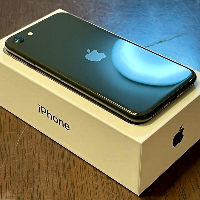 Apple iPhone SE2 SIMフリー シリコンケース付