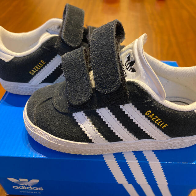 adidas(アディダス)のベビーadidas ガゼル スニーカー キッズ/ベビー/マタニティのベビー靴/シューズ(~14cm)(スニーカー)の商品写真