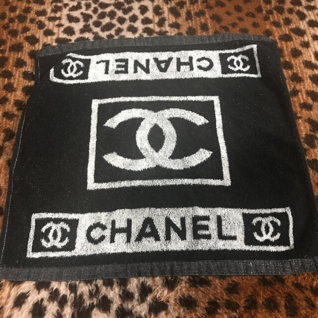 CHANEL(シャネル)の土日限定値下げ‼️  シャネルハンドタオル インテリア/住まい/日用品の日用品/生活雑貨/旅行(タオル/バス用品)の商品写真