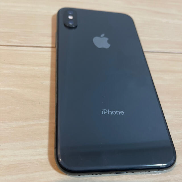 iPhone Xs Space Gray 64 GB au画面に1箇所数ミリの傷あり