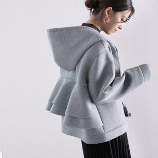 ザラ(ZARA)の新品❤️フリルパーカー　ミュー　チェスティ　フレイアイディー　ザラ　ユニクロ(ブルゾン)