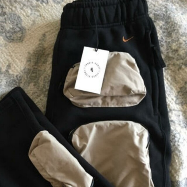 NIKE(ナイキ)のNIKE X TRAVIS SCOTT UTILITY SWEATPANTS　 メンズのパンツ(ワークパンツ/カーゴパンツ)の商品写真