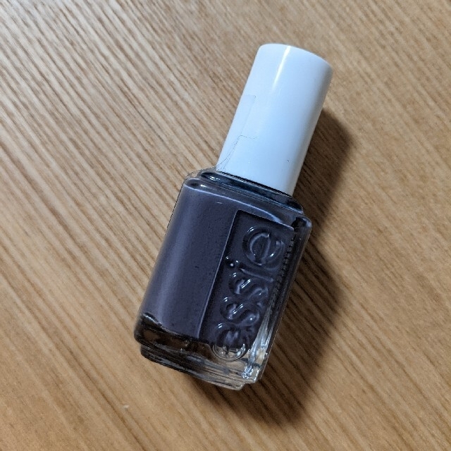 Essie(エッシー)の【ぴん様専用】新品未開封　essie　1130/フェイラープチハンカチ コスメ/美容のネイル(マニキュア)の商品写真