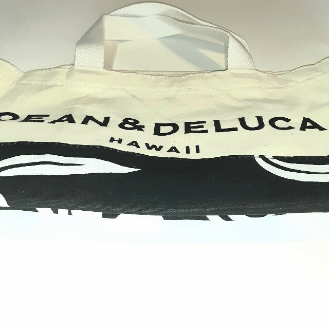 DEAN & DELUCA(ディーンアンドデルーカ)のDEAN＆DELUCA トートバッグ HAWAII限定 ハイビスカス柄　人気の黒 レディースのバッグ(トートバッグ)の商品写真