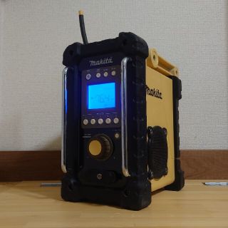 マキタ(Makita)のマキタ　中古　充電式ラジオ　MR100(その他)