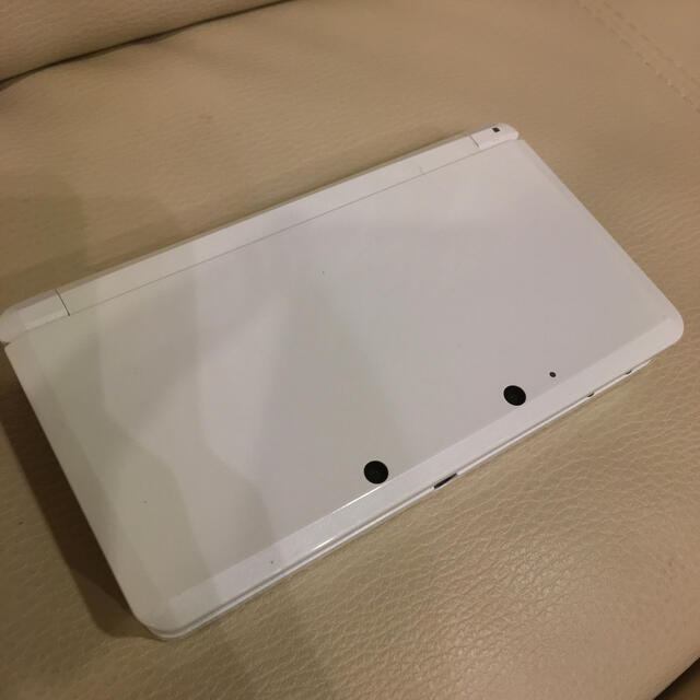 ニンテンドー3DS(ニンテンドー3DS)の【美品】ニンテンドー3DS アイスホワイト エンタメ/ホビーのゲームソフト/ゲーム機本体(携帯用ゲーム機本体)の商品写真