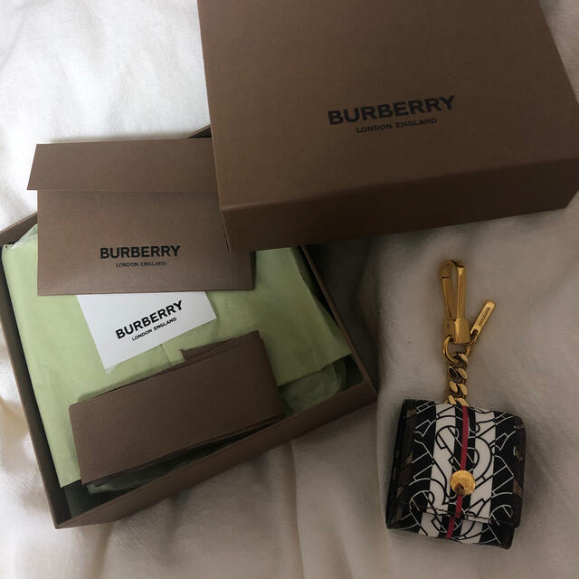 BURBERRY(バーバリー)のAirPodsケース burberry バーバリー スマホ/家電/カメラのスマホアクセサリー(モバイルケース/カバー)の商品写真