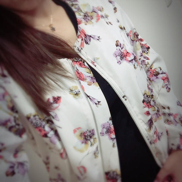 Andemiu(アンデミュウ)のjun様専用☻Andemiu✩フラワーホワイトブルゾン レディースのジャケット/アウター(ブルゾン)の商品写真