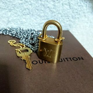 ルイヴィトン(LOUIS VUITTON)のルイヴィトン ゴールド カデナ南京錠、鍵付き！(ネックレス)