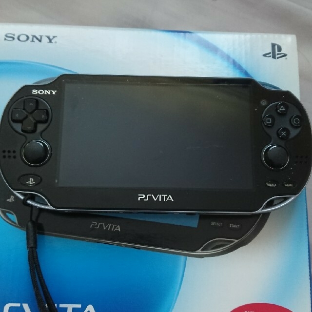 PlayStation Vita(プレイステーションヴィータ)のSONY PlayStationVITA 本体  PCH-1100 AA01 エンタメ/ホビーのゲームソフト/ゲーム機本体(携帯用ゲーム機本体)の商品写真