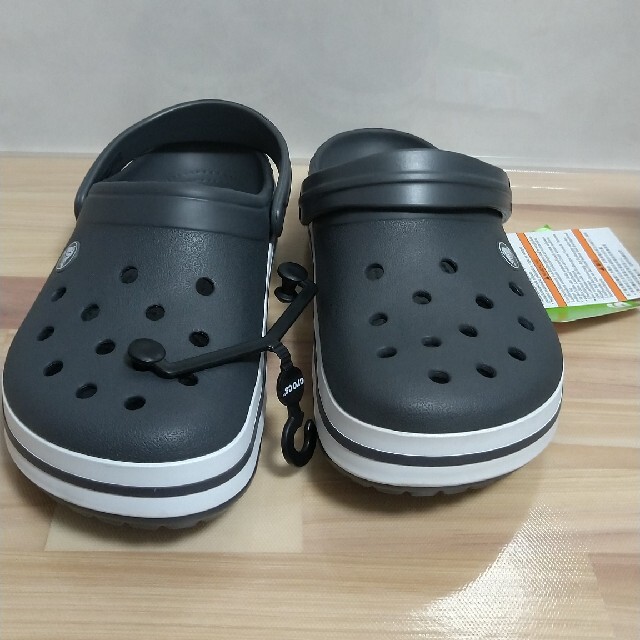 crocs(クロックス)のクロックス クロックバンド 24cm グラファイト/ホワイト レディースの靴/シューズ(サンダル)の商品写真