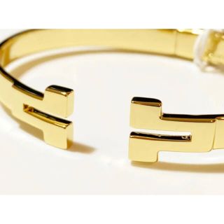 トリーバーチ(Tory Burch)の【新品在庫品】 Tory Burch バングル  ブレスレット  GOLDロゴ(ブレスレット/バングル)