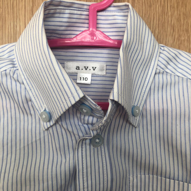 a.v.v(アーヴェヴェ)のa.v.v 子供服　Yシャツ キッズ/ベビー/マタニティのキッズ服男の子用(90cm~)(Tシャツ/カットソー)の商品写真