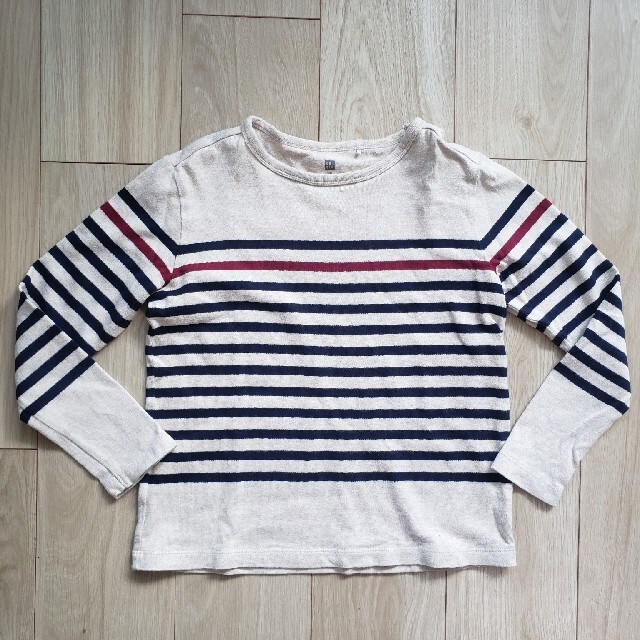 UNIQLO(ユニクロ)のUNIQLO　長袖Tシャツ　130 キッズ/ベビー/マタニティのキッズ服男の子用(90cm~)(Tシャツ/カットソー)の商品写真