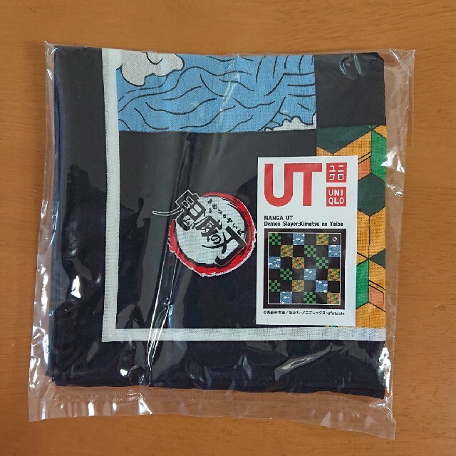 UNIQLO(ユニクロ)のTシャツXS ユニクロUT 鬼滅 カーキXS&バンダナ キッズ/ベビー/マタニティのキッズ服男の子用(90cm~)(Tシャツ/カットソー)の商品写真