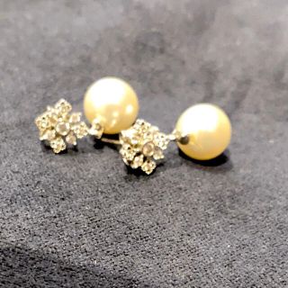 ミキモト(MIKIMOTO)の超美品3000円♡パール&結晶ピアス♡華やか揺れる♡シルバー(ピアス)