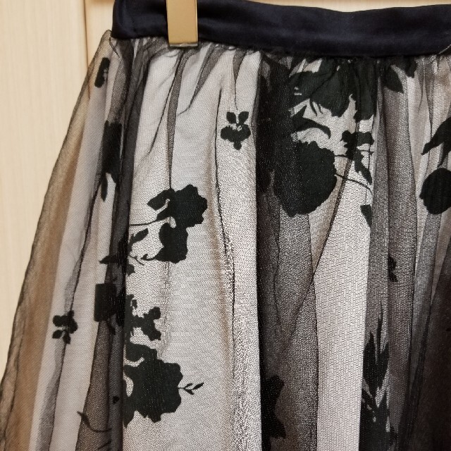 L'EST ROSE(レストローズ)のLEST ROSE　花柄スカート レディースのスカート(ひざ丈スカート)の商品写真