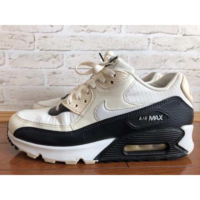 NIKE(ナイキ)のNIKE airmax90 pale ivory/black レディースの靴/シューズ(スニーカー)の商品写真