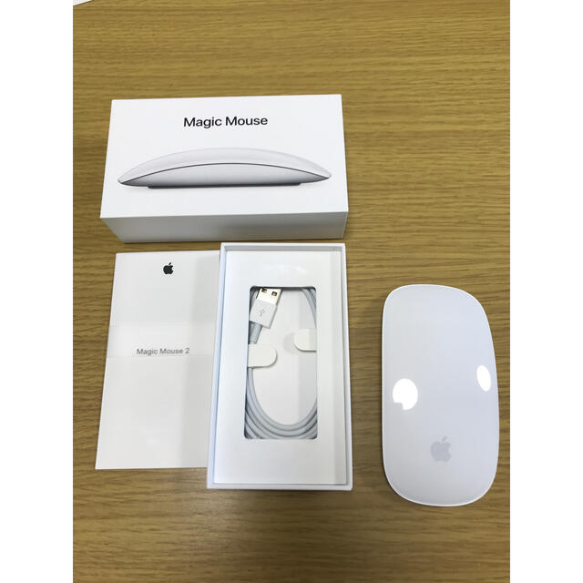 Apple(アップル)のMagic Mouse2 MLA02J/Ax スマホ/家電/カメラのPC/タブレット(PC周辺機器)の商品写真