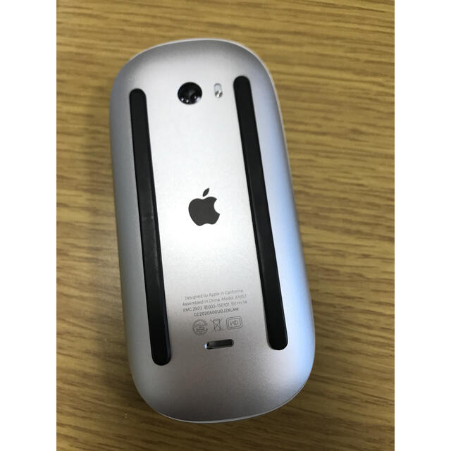 Apple(アップル)のMagic Mouse2 MLA02J/Ax スマホ/家電/カメラのPC/タブレット(PC周辺機器)の商品写真