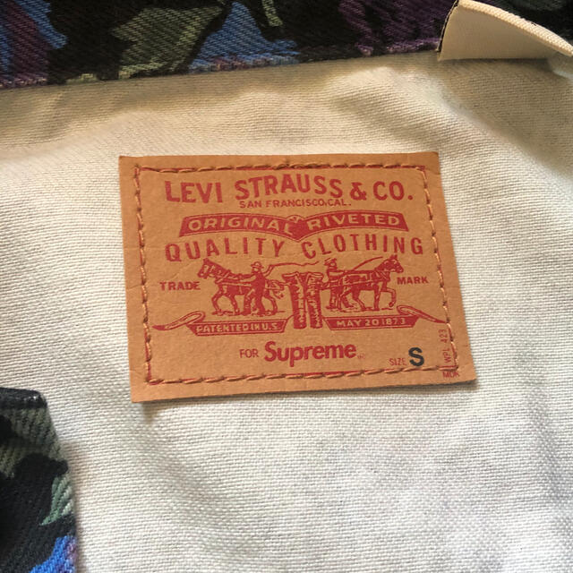 Supreme(シュプリーム)のSupreme Levi's 16aw roses denim Jacket S メンズのジャケット/アウター(Gジャン/デニムジャケット)の商品写真