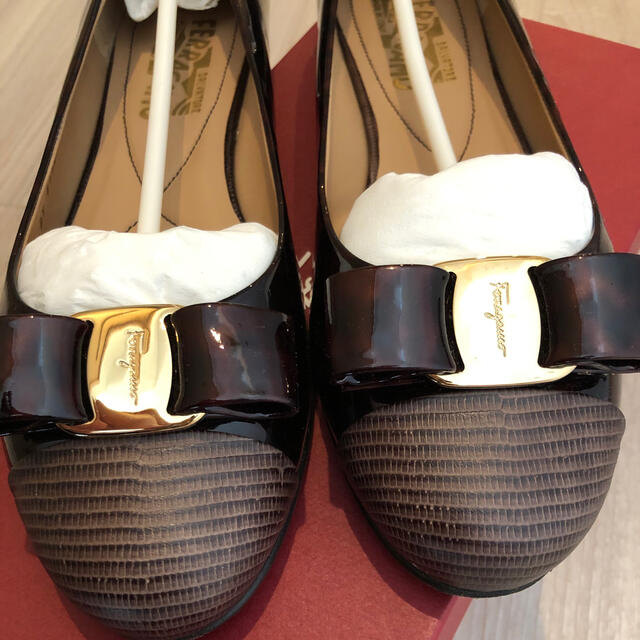 Salvatore Ferragamo(サルヴァトーレフェラガモ)のフェラガモ　vaina フラットシューズ レディースの靴/シューズ(バレエシューズ)の商品写真