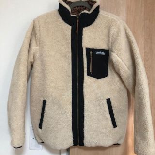 パタゴニア(patagonia)のアンティバルスティック新品リバーシブル ボアジャケット裏地レオパード柄(その他)