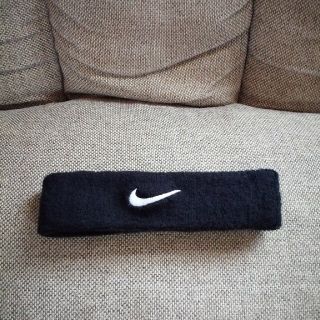 ナイキ(NIKE)の❮NIKE スウッシュ ヘッドバンド ブラック❯(その他)