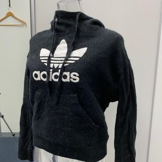 アディダス(adidas)のadidasニットパーカー(ニット/セーター)