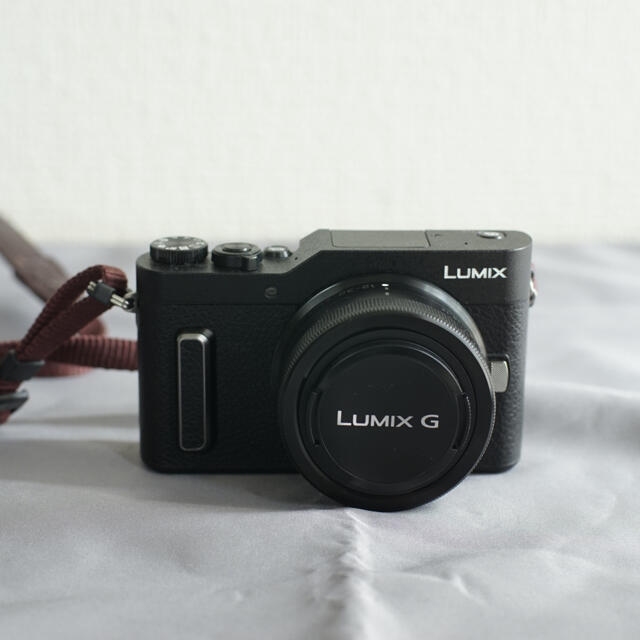 Panasonic(パナソニック)のパナソニック　LUMIX GF10 ダブルレンズキット　ブラック スマホ/家電/カメラのカメラ(ミラーレス一眼)の商品写真