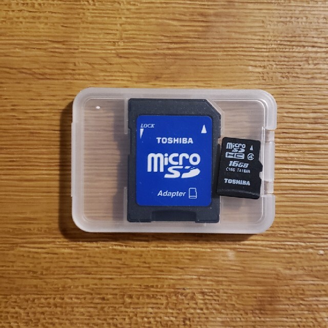 東芝(トウシバ)のマイクロSDカード 16GB スマホ/家電/カメラのPC/タブレット(PC周辺機器)の商品写真