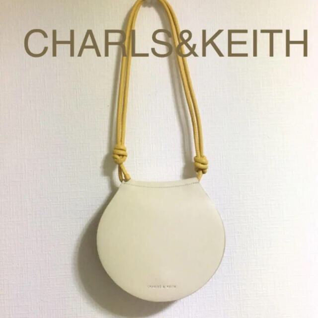 Charles and Keith(チャールズアンドキース)のチャールズ&キース ショルダーバッグ  ハンドバッグ 白×黄色 レディースのバッグ(ショルダーバッグ)の商品写真