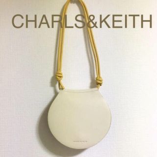 チャールズアンドキース(Charles and Keith)のチャールズ&キース ショルダーバッグ  ハンドバッグ 白×黄色(ショルダーバッグ)