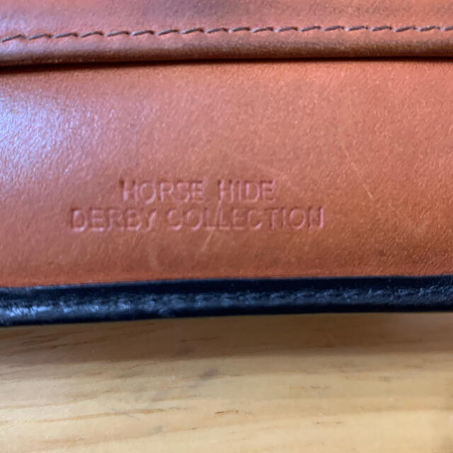 WHITEHOUSE COX(ホワイトハウスコックス)のホワイトハウスコックス S7532 ダービーコレクション 馬革 ブラック×タン メンズのファッション小物(折り財布)の商品写真