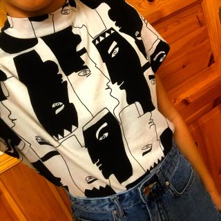 モンキ(Monki)のMONKI 個性派シャツ　Mサイズ　(Tシャツ(半袖/袖なし))