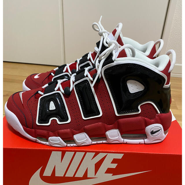 NIKE(ナイキ)のNIKE AIR MORE UPTEMPO '96 モアテン 黒赤ブルズ メンズの靴/シューズ(スニーカー)の商品写真