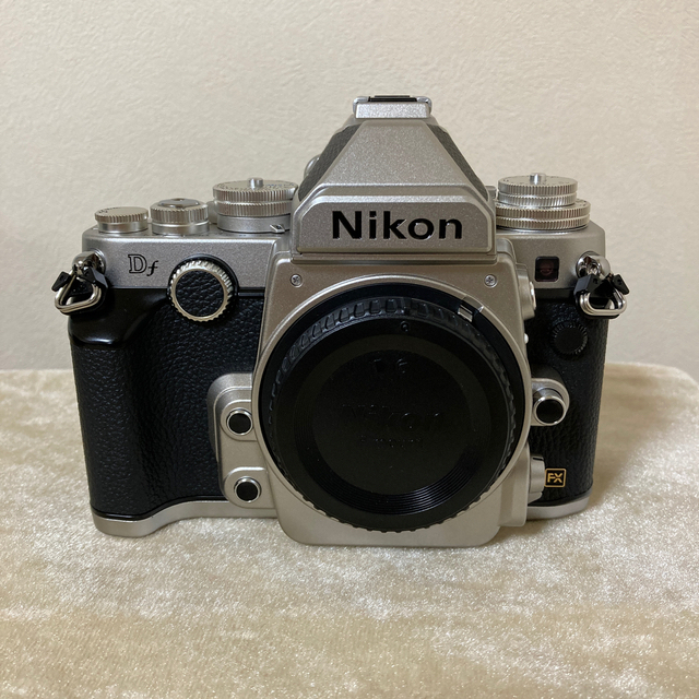 【ショット数700】Nikon ニコン Df ボディ 予備バッテリー付