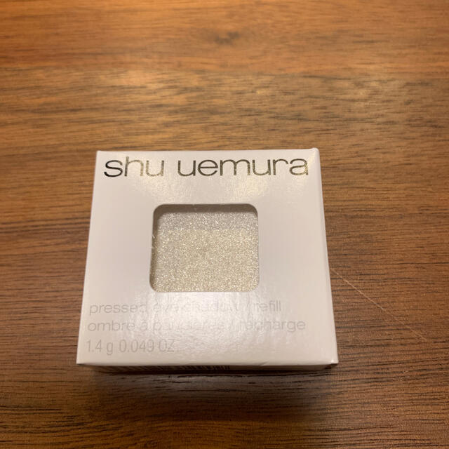 shu uemura(シュウウエムラ)のシュウウエムラ プレスドアイシャドー カラーはMEホワイト906 コスメ/美容のベースメイク/化粧品(アイシャドウ)の商品写真