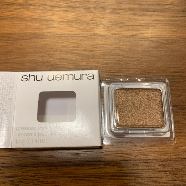 shu uemura(シュウウエムラ)のシュウウエムラ プレスドアイシャドー カラーはMEミディアムブラウン862 コスメ/美容のベースメイク/化粧品(アイシャドウ)の商品写真