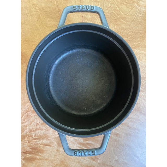 STAUB(ストウブ)の【やぁぽん様専用】ストウブ ピコ ココットラウンド グラファイトグレー 16cm インテリア/住まい/日用品のキッチン/食器(鍋/フライパン)の商品写真