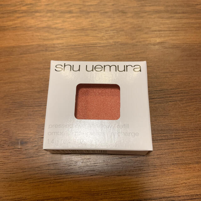 shu uemura(シュウウエムラ)のシュウウエムラ プレスドアイシャドー カラーはMEヴァーミリオン252A コスメ/美容のベースメイク/化粧品(アイシャドウ)の商品写真