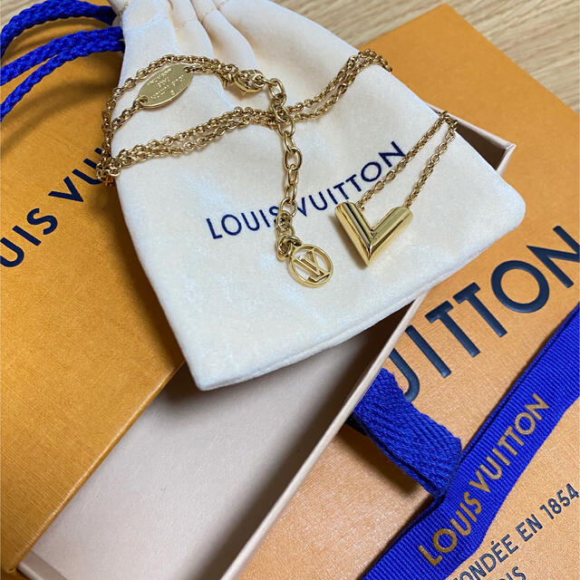 LOUIS VUITTON エセンシャルV