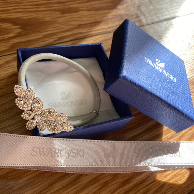 SWAROVSKI(スワロフスキー)のスワロフスキー ヘアゴム アクセサリー 未使用 正規 レディースのヘアアクセサリー(ヘアゴム/シュシュ)の商品写真