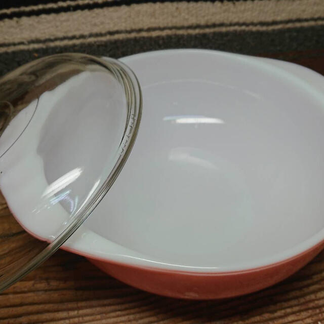 Pyrex(パイレックス)のオールドパイレックス ピンク キャセロール 1 1/2qt 042 送料込み インテリア/住まい/日用品のキッチン/食器(食器)の商品写真