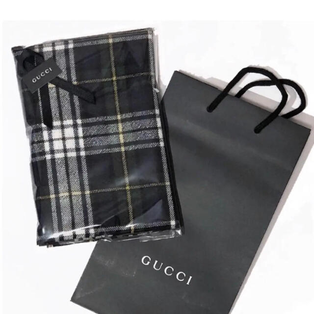Gucci(グッチ)の新品【GUCCI】 リバーシブル ユニセックス ギフト用  グレー アイボリー メンズのファッション小物(マフラー)の商品写真