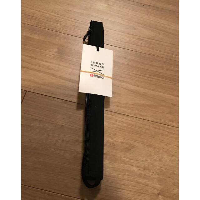 ISSEY MIYAKE(イッセイミヤケ)の【SALE】イッタラ　イッセイミヤケ　コラボ　ポーチ レディースのバッグ(クラッチバッグ)の商品写真