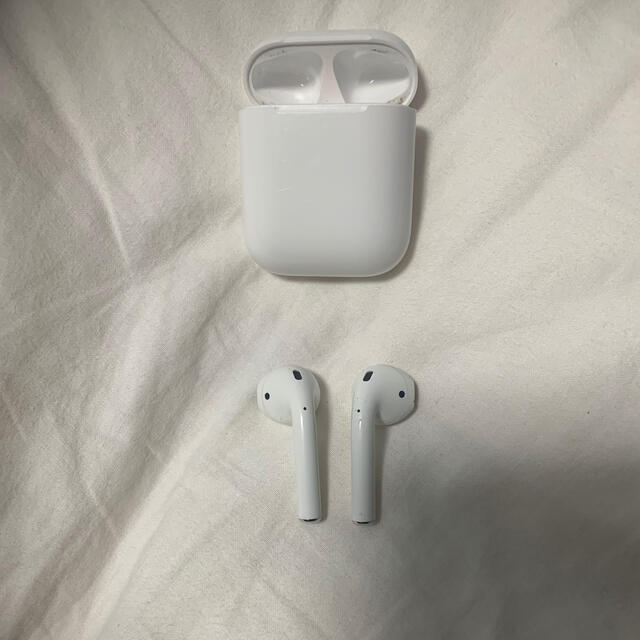 Apple(アップル)のAirpods 第一世代  本体のみ 値下げ スマホ/家電/カメラのオーディオ機器(ヘッドフォン/イヤフォン)の商品写真