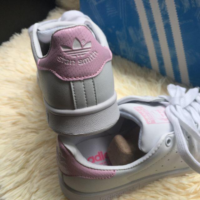 adidas(アディダス)の新品　adidas　スニーカー　pink レディースの靴/シューズ(スニーカー)の商品写真