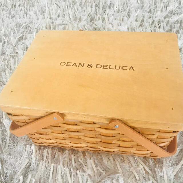 DEAN & DELUCA(ディーンアンドデルーカ)のDEAN&DELUCA  バスケット(L)☘️ インテリア/住まい/日用品のキッチン/食器(収納/キッチン雑貨)の商品写真